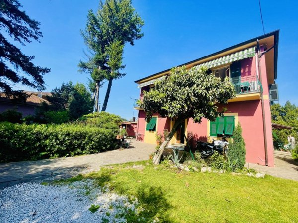 casa indipendente in vendita a Sarzana