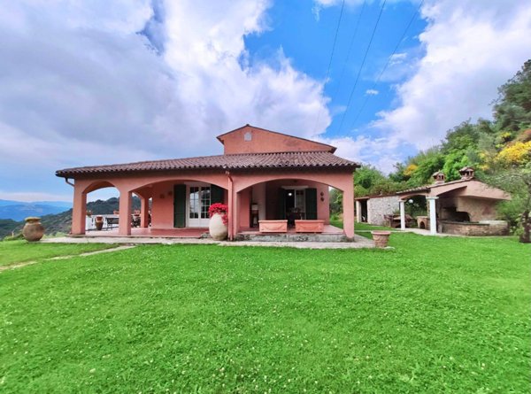casa indipendente in vendita a Sarzana