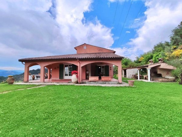 casa indipendente in vendita a Sarzana in zona Falcinello