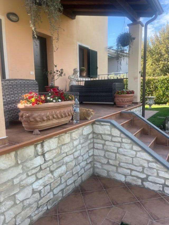 casa indipendente in vendita a Sarzana