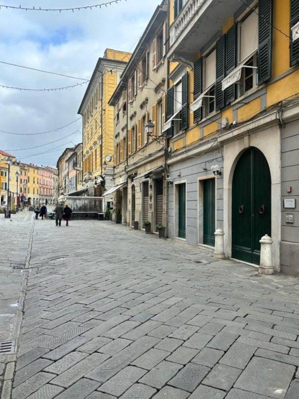 negozio in vendita a Sarzana