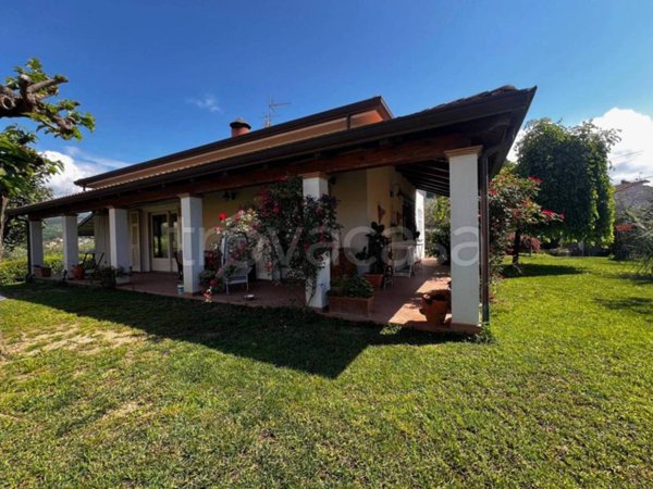casa indipendente in vendita a Sarzana