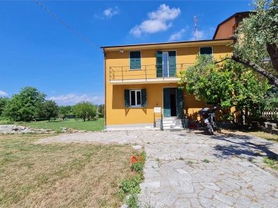 casa indipendente in vendita a Sarzana