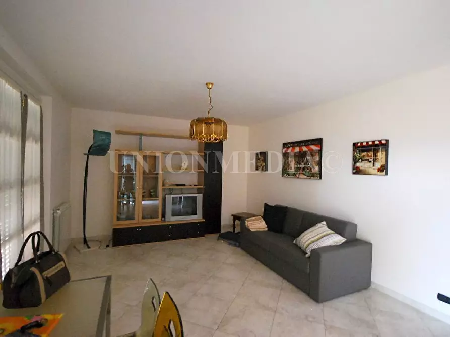 casa indipendente in vendita a Sarzana