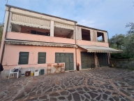 casa indipendente in vendita a Sarzana