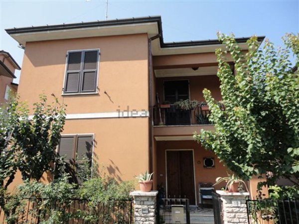 casa indipendente in vendita a Sarzana