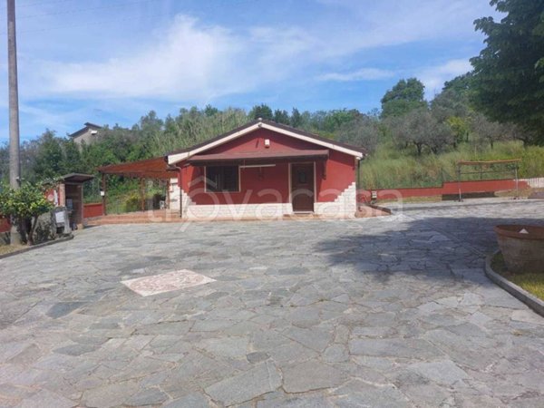casa indipendente in vendita a Sarzana