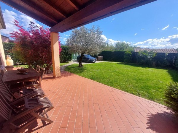 casa indipendente in vendita a Sarzana