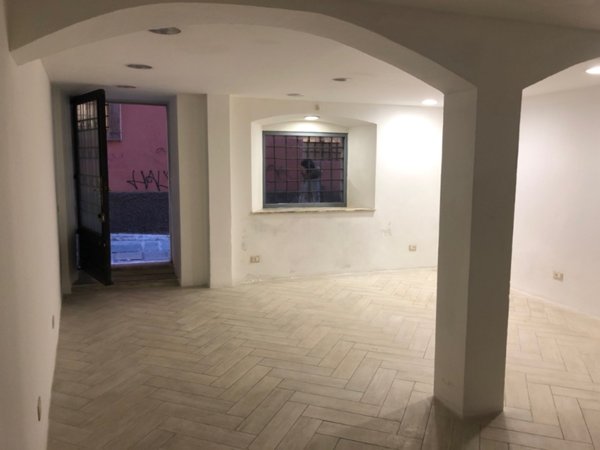 locale commerciale in vendita a Sarzana