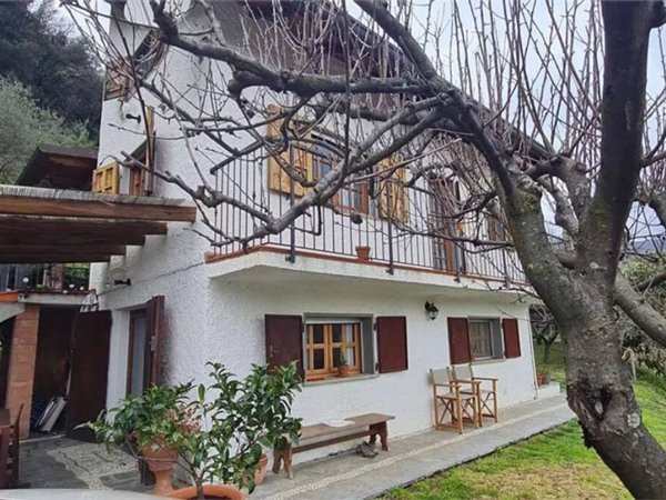 casa indipendente in vendita a Sarzana in zona Falcinello