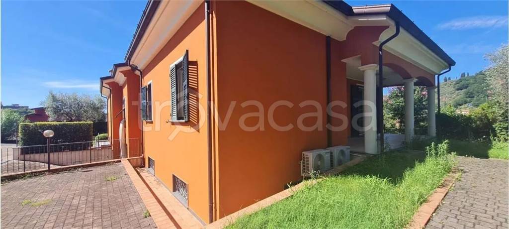 casa indipendente in vendita a Sarzana