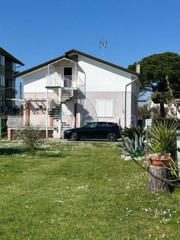 casa indipendente in vendita a Sarzana in zona San Lazzaro