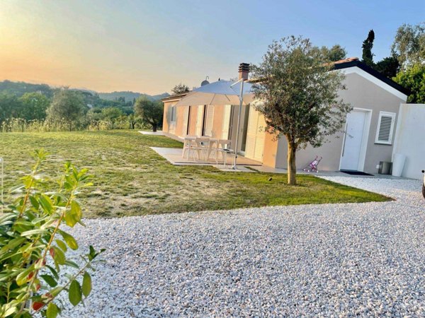 casa indipendente in vendita a Sarzana