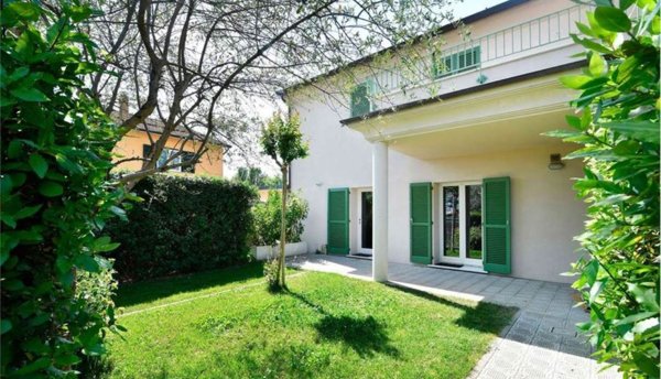 casa indipendente in vendita a Sarzana