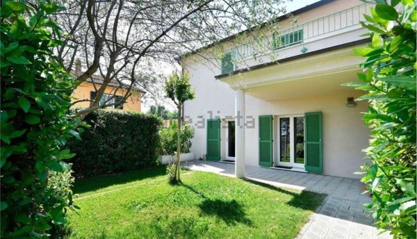 casa indipendente in vendita a Sarzana