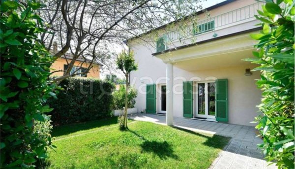 casa indipendente in vendita a Sarzana