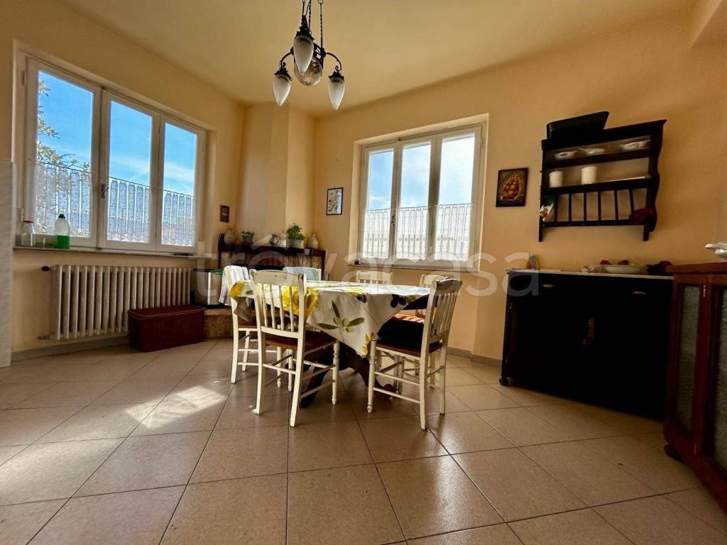 casa indipendente in vendita a Sarzana