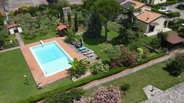 casa indipendente in vendita a Sarzana