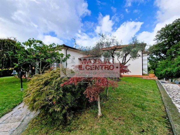 casa indipendente in vendita a Sarzana