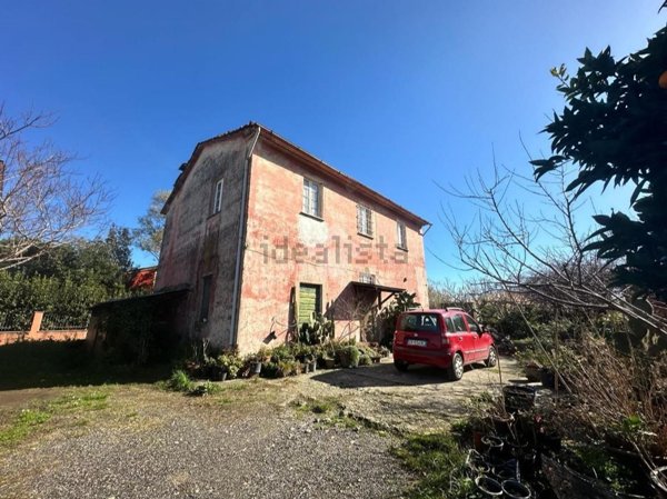 casa indipendente in vendita a Sarzana