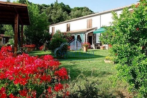 casa indipendente in vendita a Sarzana