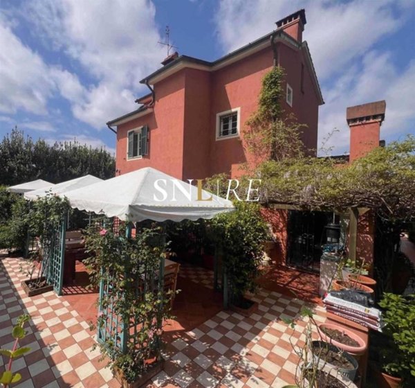 casa indipendente in vendita a Sarzana