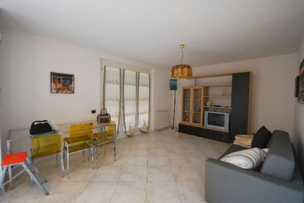 casa indipendente in vendita a Sarzana