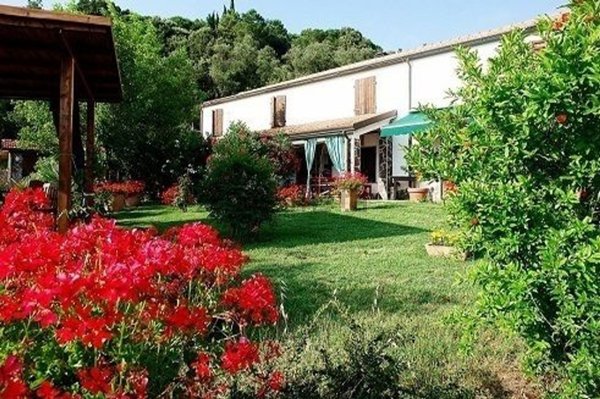 casa indipendente in vendita a Sarzana
