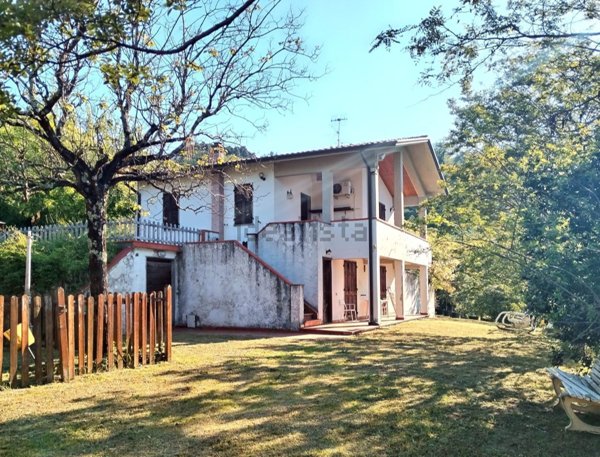 casa indipendente in vendita a Sarzana
