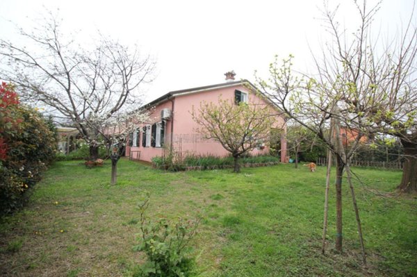 casa indipendente in vendita a Sarzana