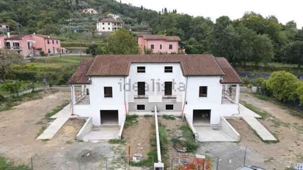 casa indipendente in vendita a Sarzana
