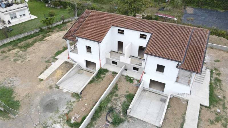 casa indipendente in vendita a Sarzana