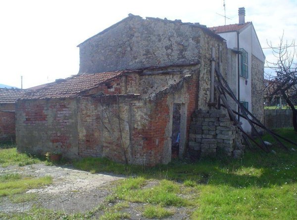 pentavano in vendita a Sarzana