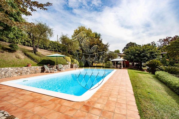 casa indipendente in vendita a Sarzana