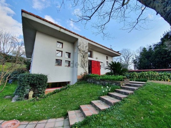 casa indipendente in vendita a Sarzana