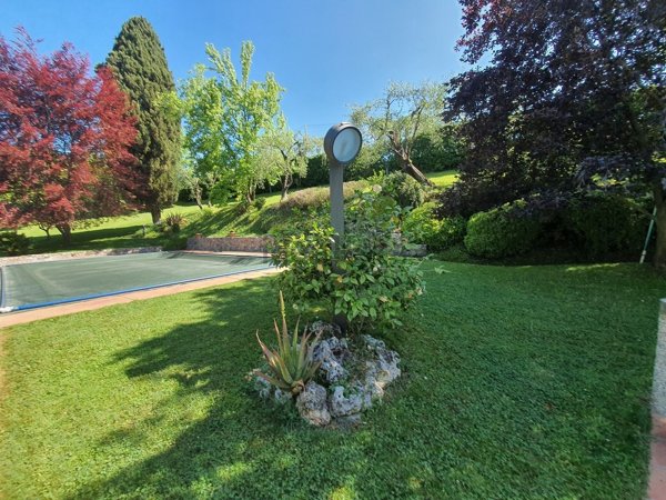 casa indipendente in vendita a Sarzana