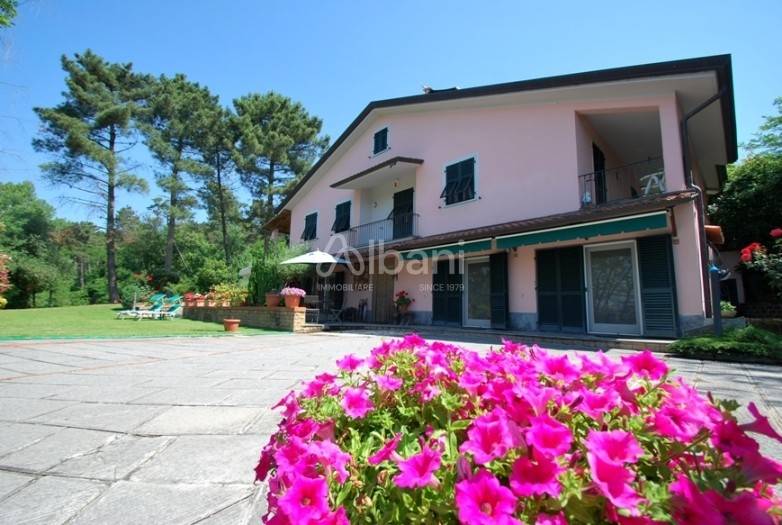 casa indipendente in vendita a Sarzana in zona Falcinello