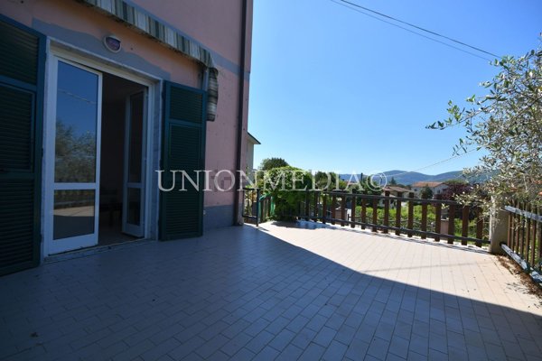 casa indipendente in vendita a Sarzana