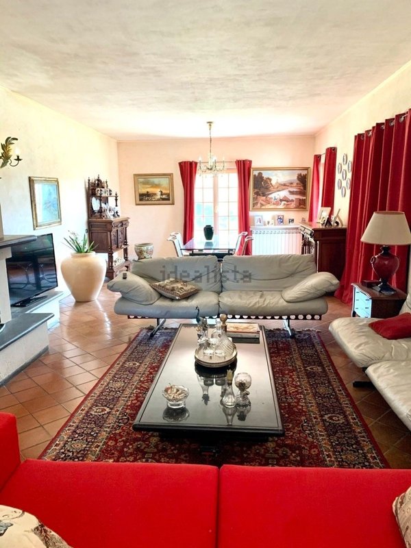 casa indipendente in vendita a Sarzana