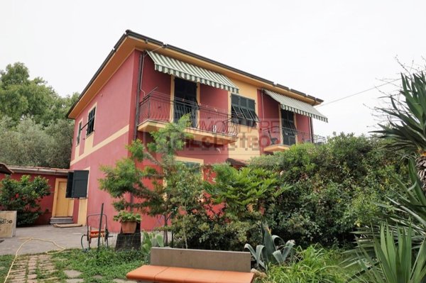 casa indipendente in vendita a Sarzana