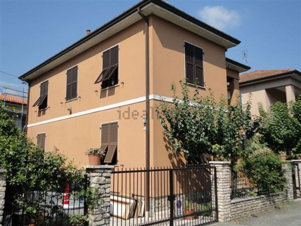 casa indipendente in vendita a Sarzana