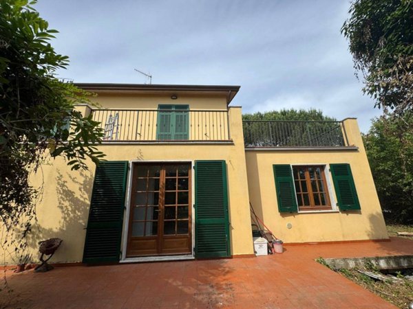 casa indipendente in vendita a Sarzana in zona Falcinello
