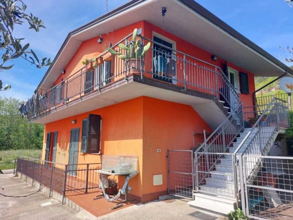 casa indipendente in vendita a Sarzana in zona Falcinello