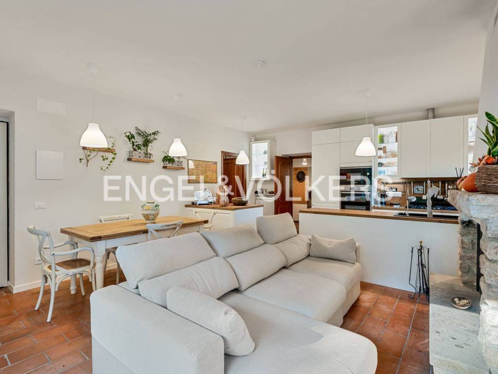 casa indipendente in vendita a Sarzana