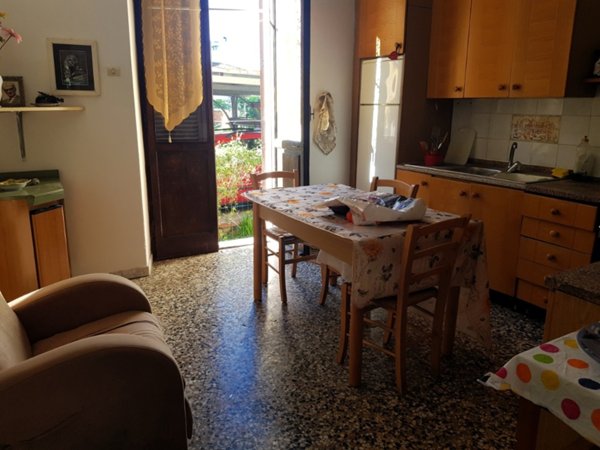 casa indipendente in vendita a Sarzana