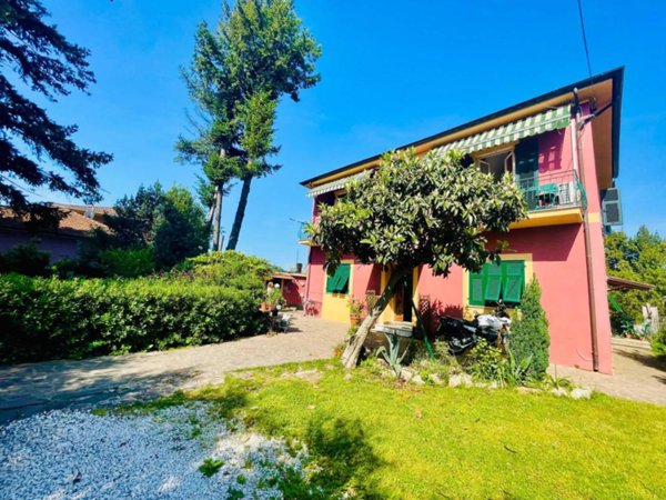 casa indipendente in vendita a Sarzana