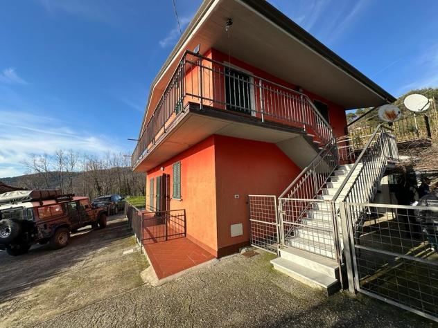 casa indipendente in vendita a Sarzana