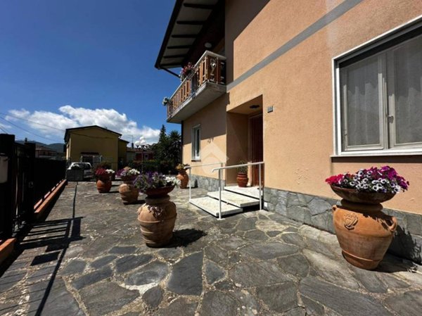 casa indipendente in vendita a Sarzana