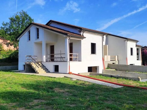 casa indipendente in vendita a Sarzana in zona Falcinello