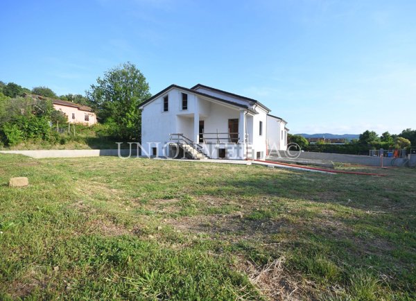 casa indipendente in vendita a Sarzana